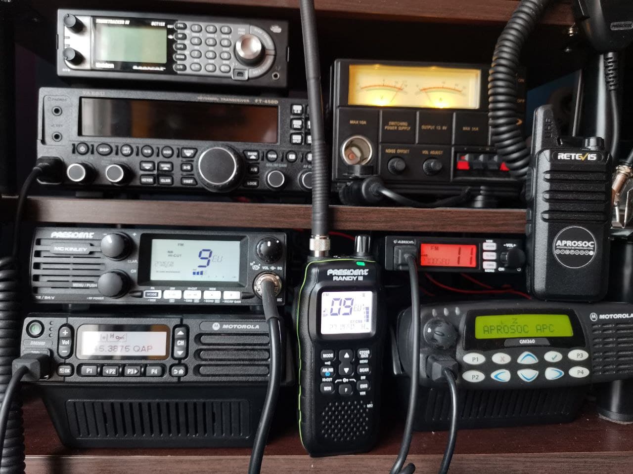 Pode alguém ou alguma organização ter direito de preferência no uso de um canal de radiocomunicações?